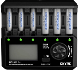 Inteligentni punjač AA/AAA SkyRC s regeneracijom i USB QC 3.0
