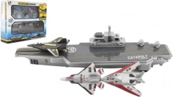 Nosač aviona s modelima lovaca