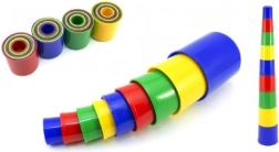 Šarena piramida za slaganje od čašica