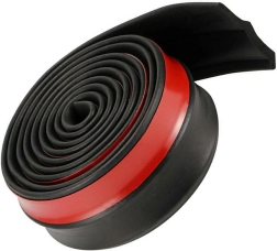 Univerzalna zaštitna plastična letvica za branik