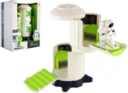 Svemirska stanica sa svjetlima i zvukovima s astronautom na baterije