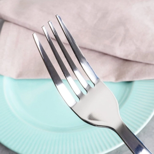 Kvalitetan nehrđajući čelik s visokim sjajem