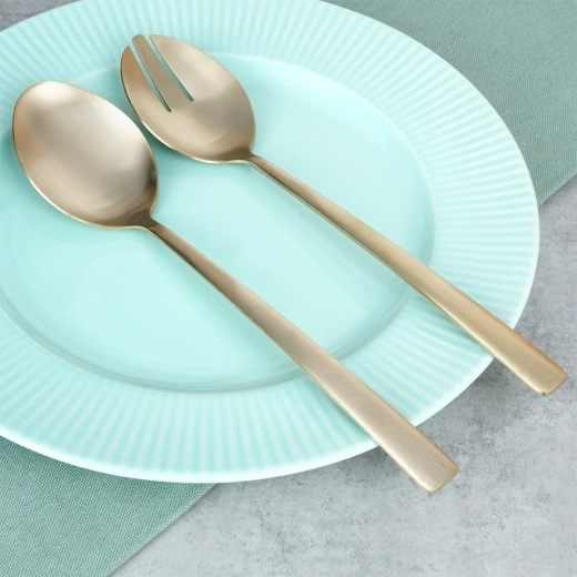 Elegantna zlatna izvedba sa satenskim efektom