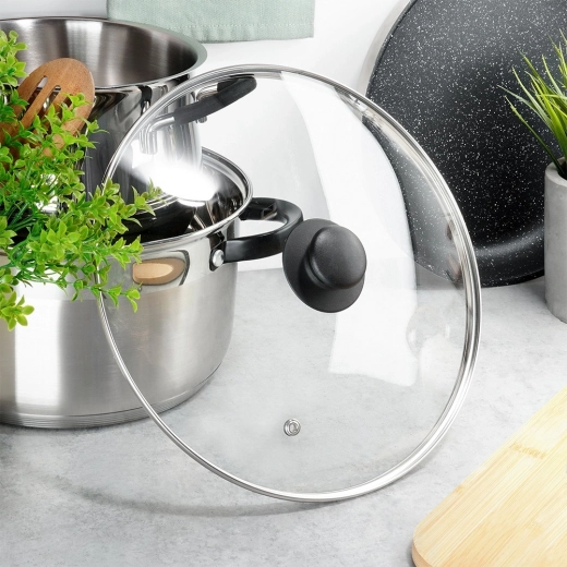 Čvrst inox rub i udobna ručka