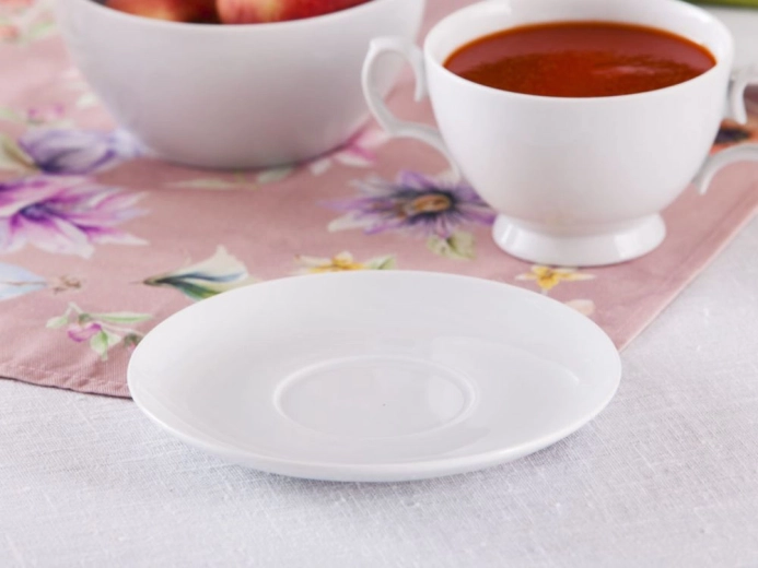 Elegantni bijeli porculan s visokim sjajem