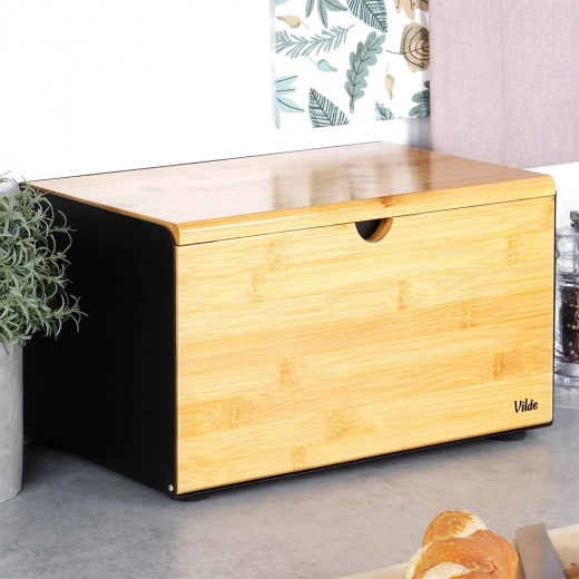 Moderna kombinacija metala i bambusa