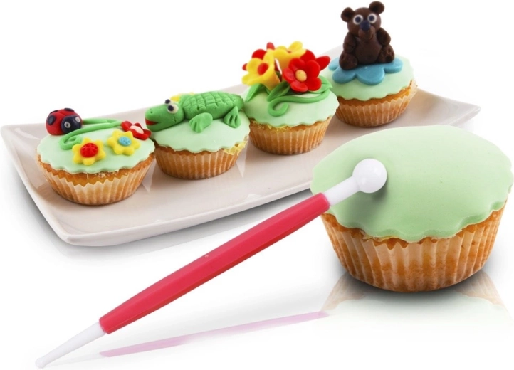 Fini detalji cvjetova i figurica