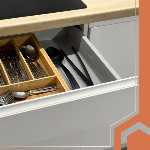 Red u ladicama i organizacija pribora