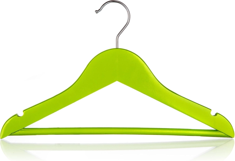 Čvrsto drvo i glatki lak