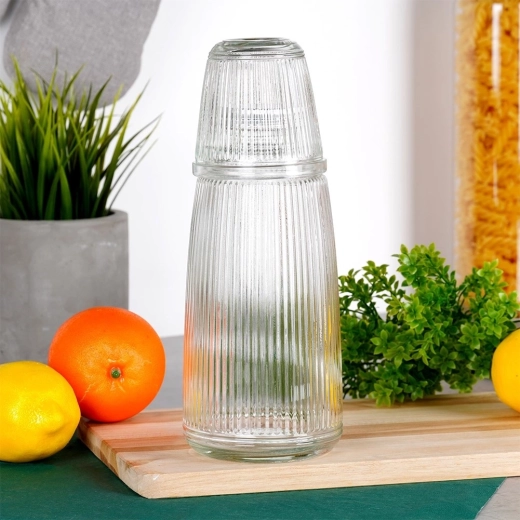 Čaša kao poklopac za uštedu prostora