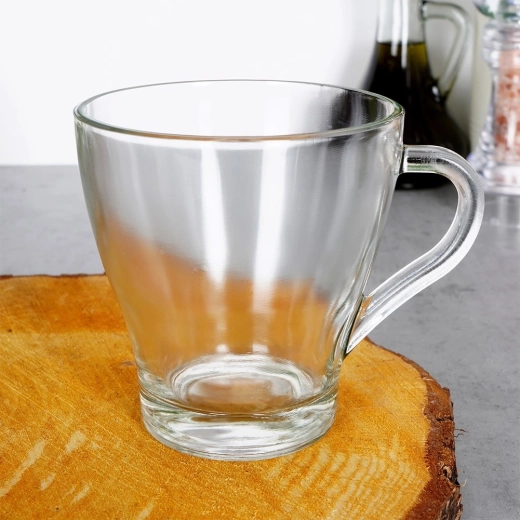 Praktična ručka i stabilna baza