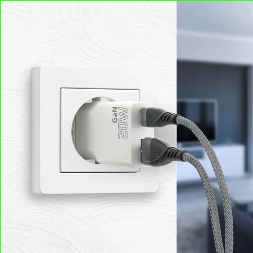 Dva izlaza: USB‑C PD + USB‑A QC 3.0