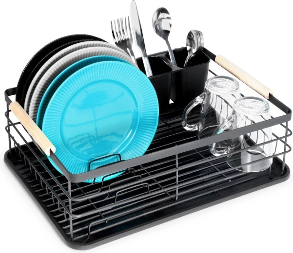 Promišljena organizacija za 10 tanjura i čaše