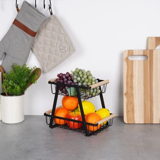 Čvrsta metalna konstrukcija s drvenim ručkama