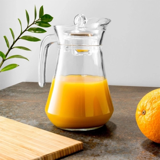 Elegantno staklo za svaki stol