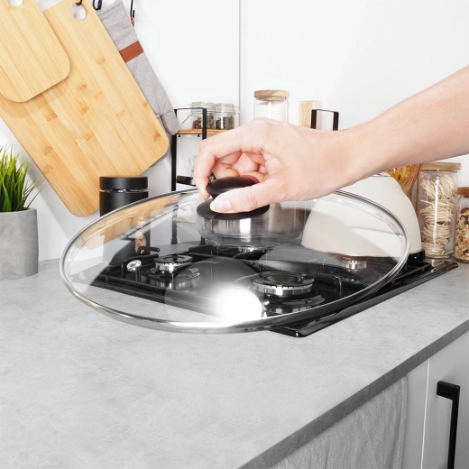 Izdržljiv rub od nehrđajućeg čelika i siguran hvat