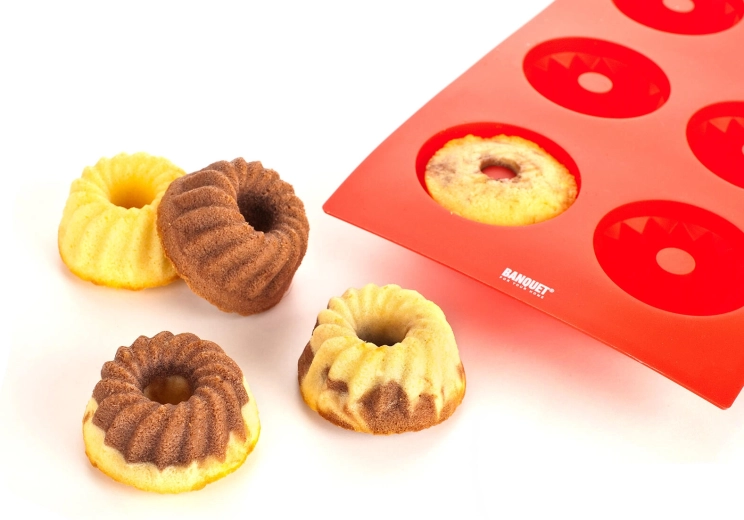 6 mini kuglofa odjednom