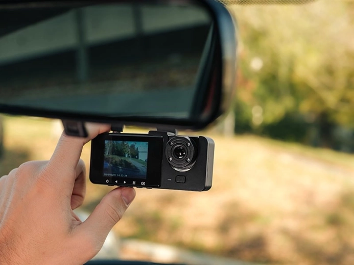 3" IPS zaslon za jednostavno upravljanje