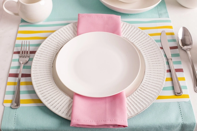 Kremasta boja za elegantno posluživanje