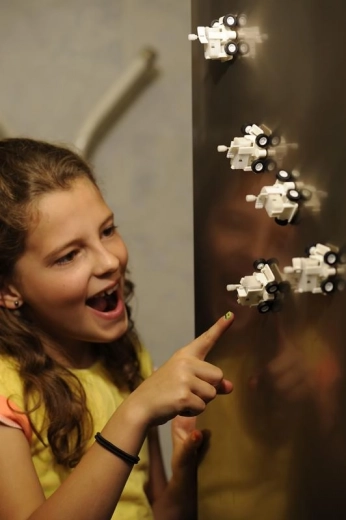 Vožnja po okomitim metalnim površinama