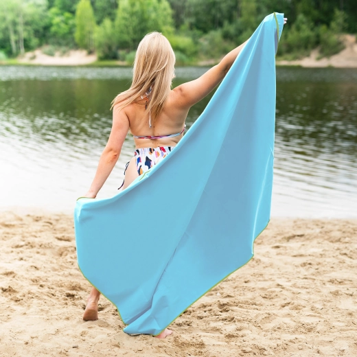 Idealan pratitelj za plažu i putovanja