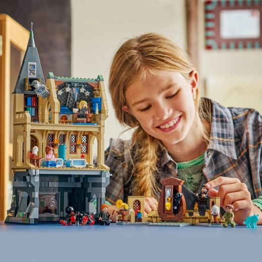 7 minifigurica i mnoštvo dodataka