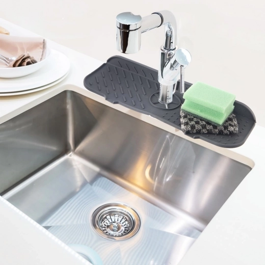 Čista i suha površina oko baterije