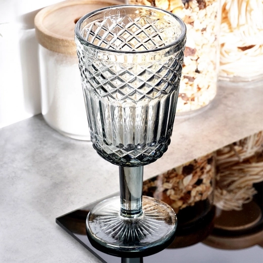 Stilski dimno crni dizajn