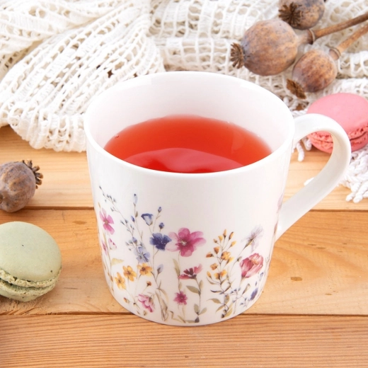 Nježan cvjetni dekor i udobna ručka