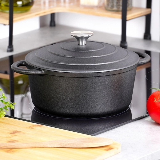 Svestrana uporaba na svim vrstama štednjaka i u pećnici