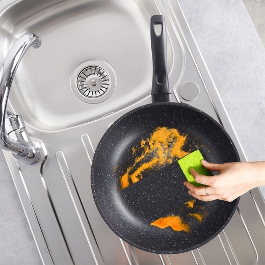 Kompatibilno sa svim štednjacima i jednostavno čišćenje