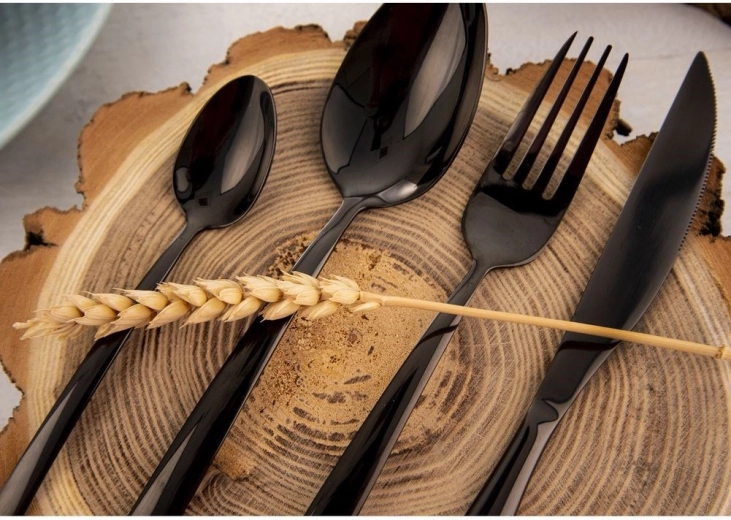 Moderan crni dizajn za svaki stol