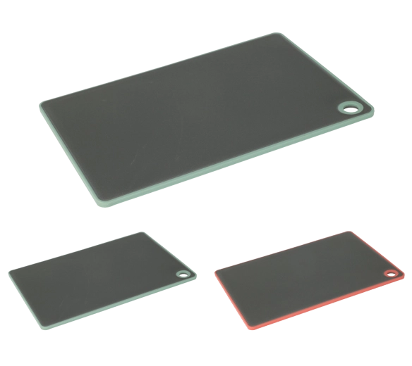 Plastična daska za rezanje s povišenim rubom 23 × 16 cm