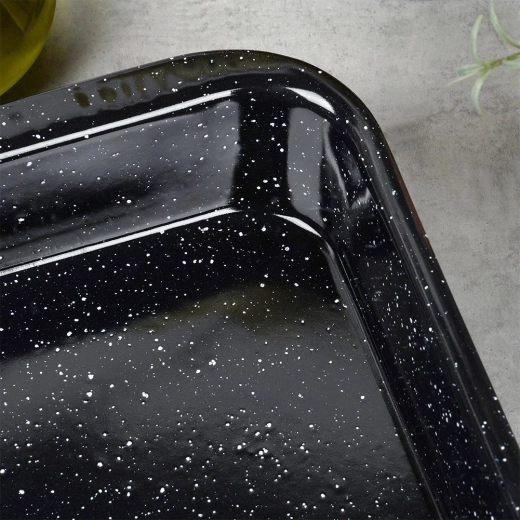 Praktične dimenzije i visoki rubovi