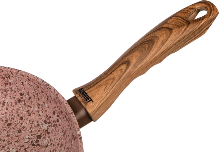 Udobna soft touch ručka u dekoru drva