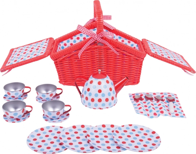 Čajni set s točkicama u piknik košari