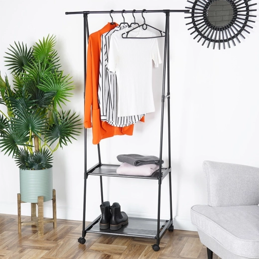 Dvoje praktičnih donjih polica