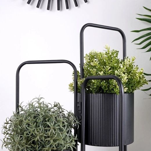 Čvrst metal i rebrasta postolja