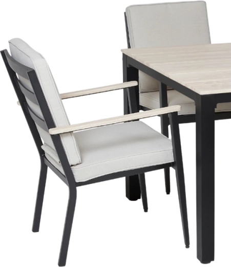 Udobnost zahvaljujući debelim bežnim jastucima