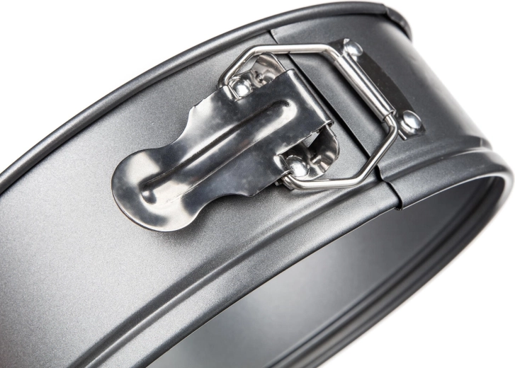 Bočno otvaranje za lako vađenje torte