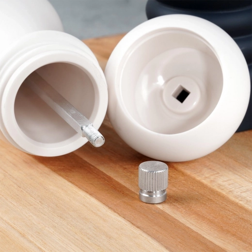 Jednostavno punjenje i čišćenje