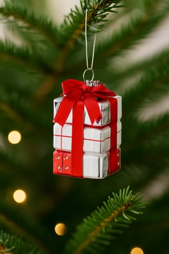 Stakleni božićni ukras u obliku poklona 4,7 × 4,7 × 8,3 cm, set 6 kom