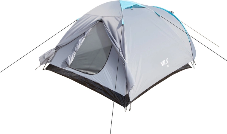 Prostrano predvorje i dva ulaza