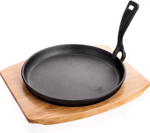 Lijevanoželjezna tava 22 cm s drvenom daskom GRADA