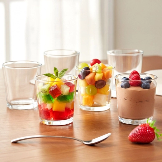 Stilna prezentacija deserata i zalogajčića