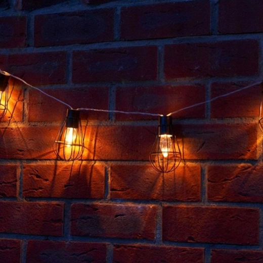 Izdržljiv loft dizajn s metalnim kavezima