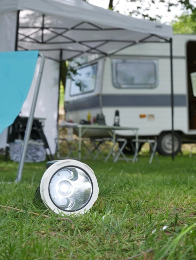 Punjiva LED svjetiljka s USB‑C i bočnim COB svjetlom 400 lm