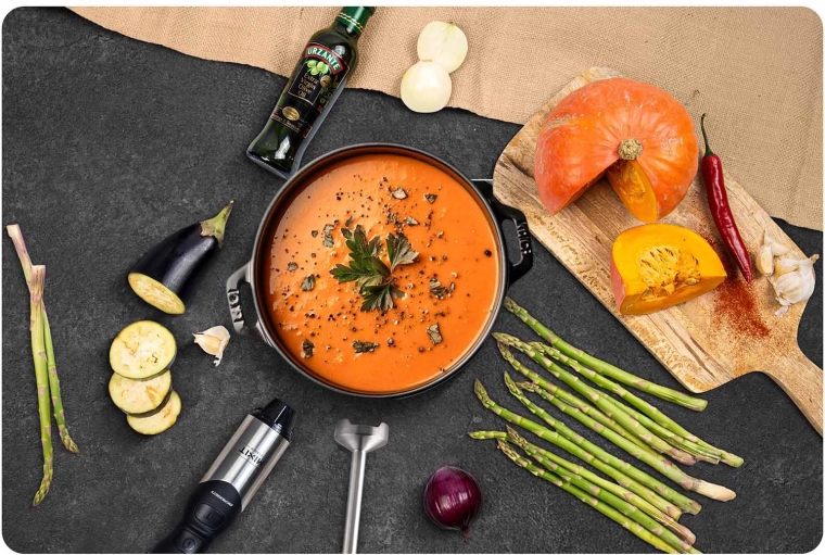 Snaga 1500 W i funkcija TURBO za tvrde sastojke i led