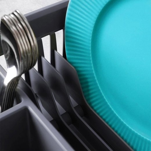 Kapacitet do 12 tanjura i mjesto za šalice