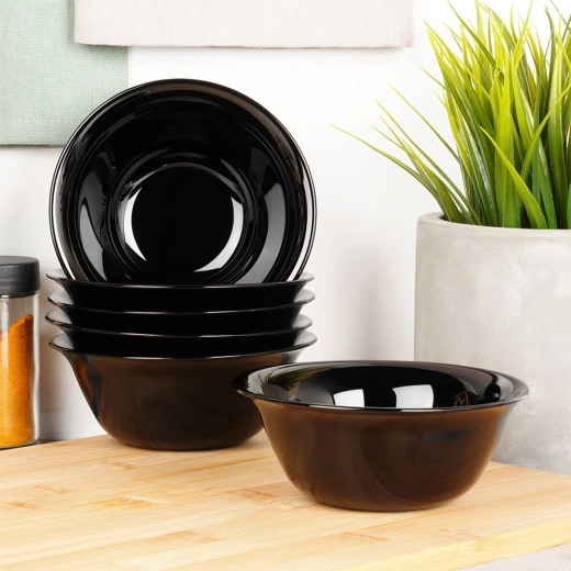 Elegantan crni dizajn za moderan stol